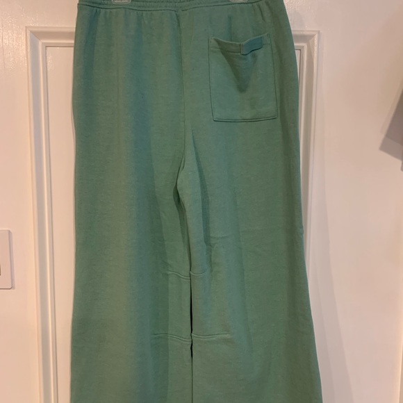 Free people movement wide leg cropped pant set. Size small. - Picture 4 of 12